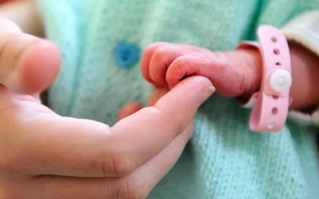 Première naissance en France après une greffe d'utérus