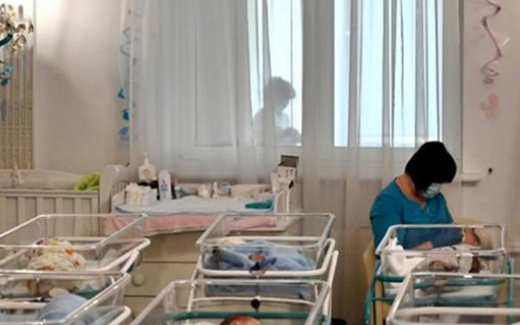 ولادة بعد عملية زرع رحم في فرنسا