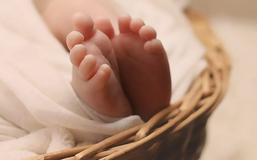 إنجاز طبي جديد.. طبيب لبناني يحقق حلم عاقر بالأمومة بفرنسا!